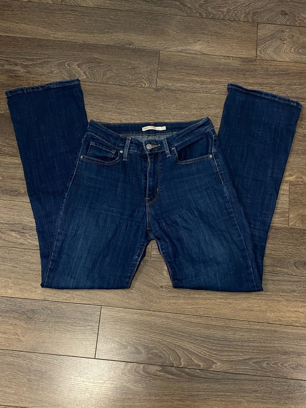 Levi's 725 highrise Medium Wash Bootcut Jeans